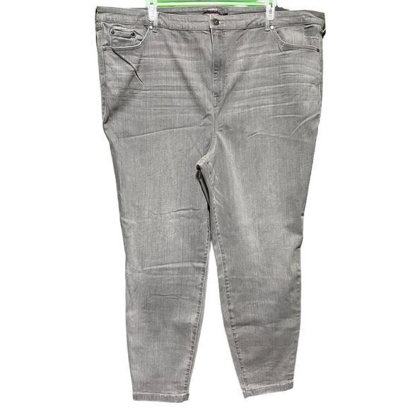 NWT Torrid Women's MidFit Super Skinny Soft High Rise Jean Ascension Size 30R - Picture 3 of 9